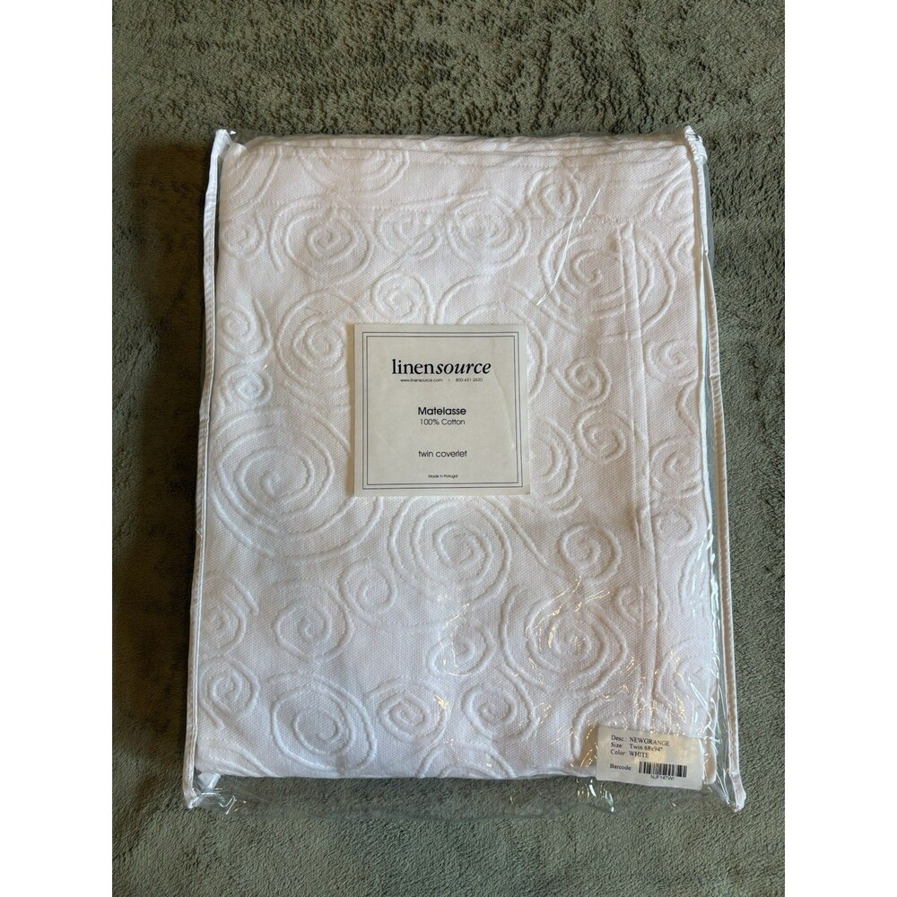 LinenSource White Twin Coverlet Bedspread Matelasse Portugal Cotton Vintage
